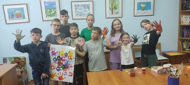 В областном центре культуры и творчества организовали «Летний калейдоскоп» для детдомовцев